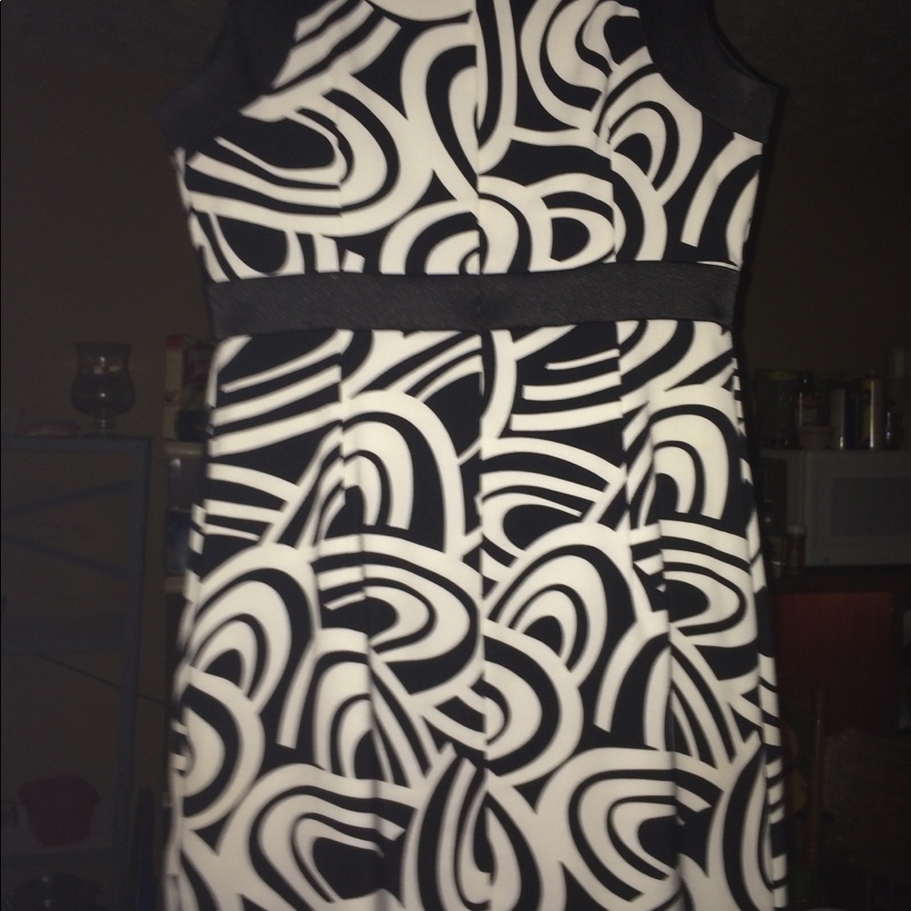 Dress - Picture 3 of 5